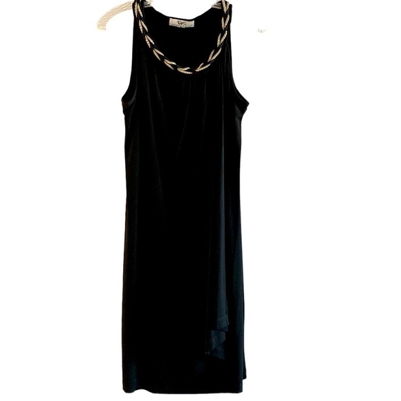 Donna Ricco Dresses & Skirts - Dress cocktail black shift dress Flowing style silver braiding around the neck M